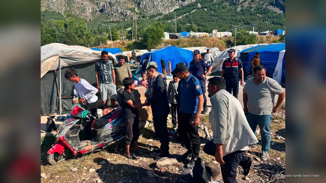 Uluborlu Kaymakamı Açıkgöz Mevsimlik İşçileri Ziyaret Etti