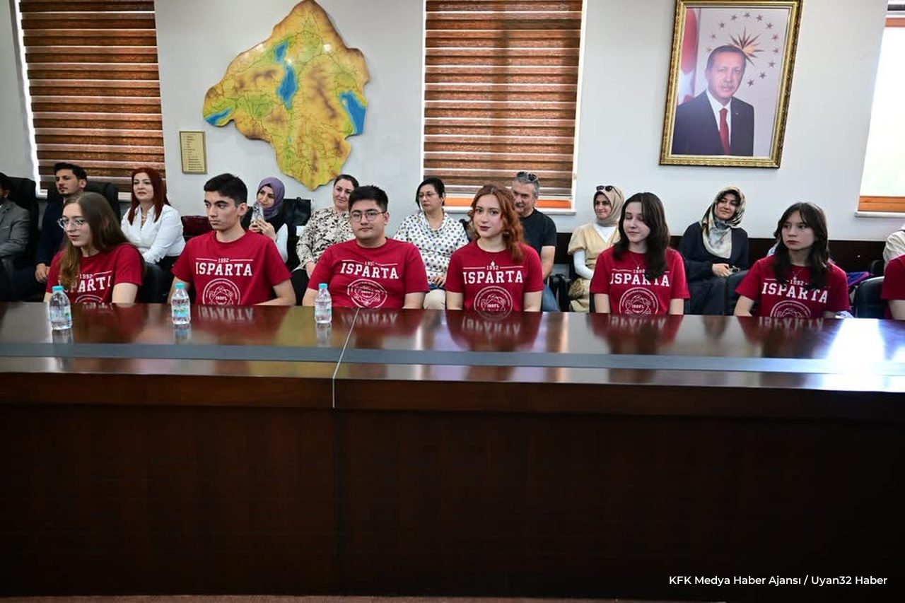 Vali Abdullah Erin, LGS ve YKS Birincilerini Ağırladı