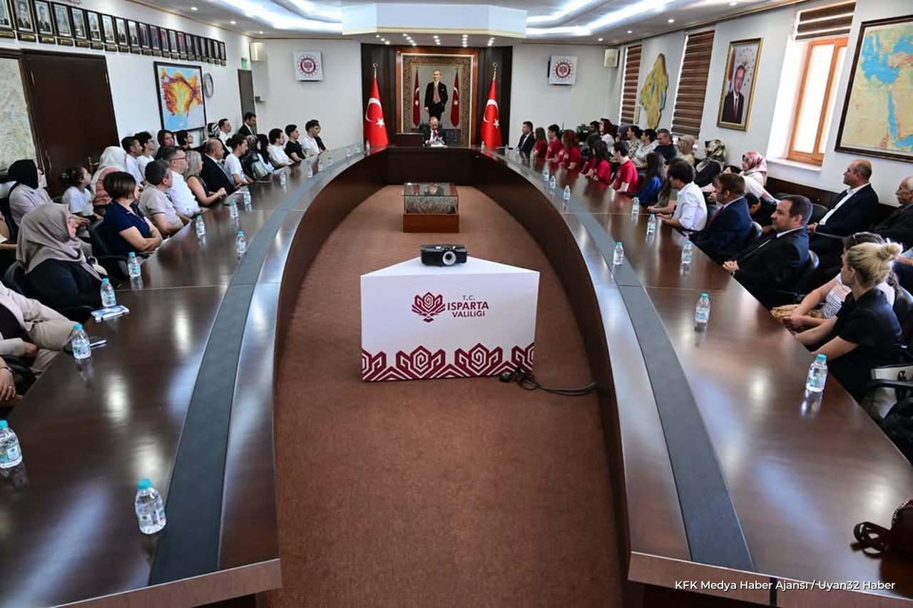 Vali Abdullah Erin, LGS ve YKS Birincilerini Ağırladı