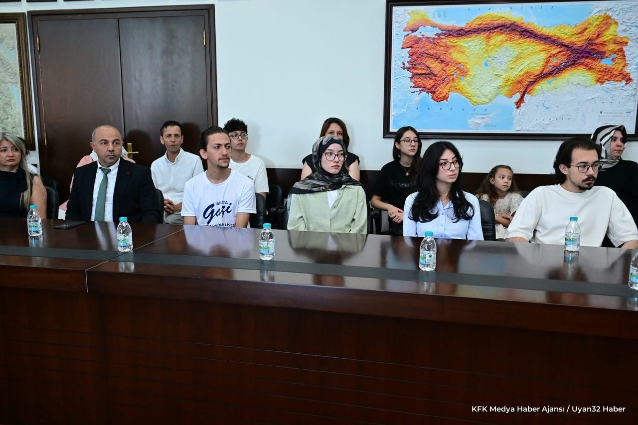 Vali Abdullah Erin, LGS ve YKS Birincilerini Ağırladı