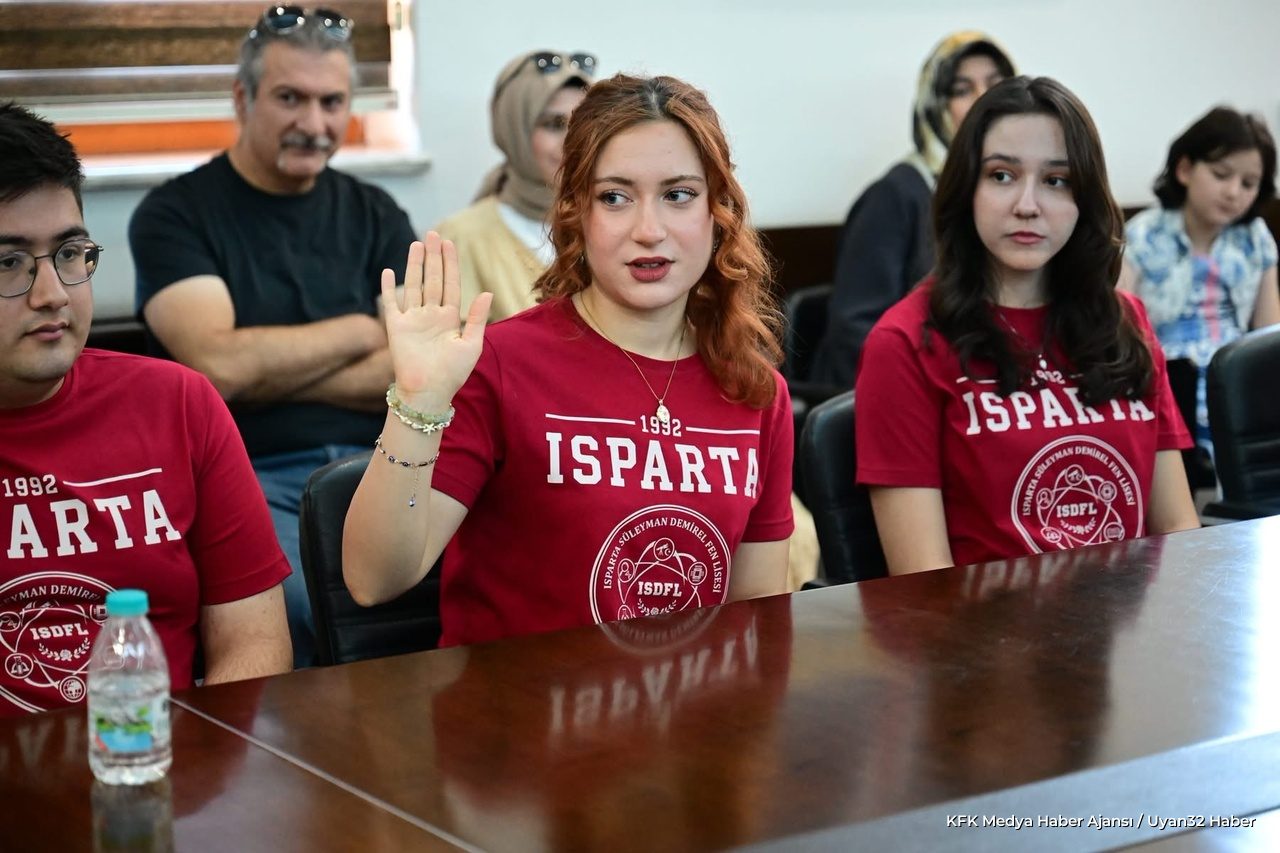 Vali Abdullah Erin, LGS ve YKS Birincilerini Ağırladı