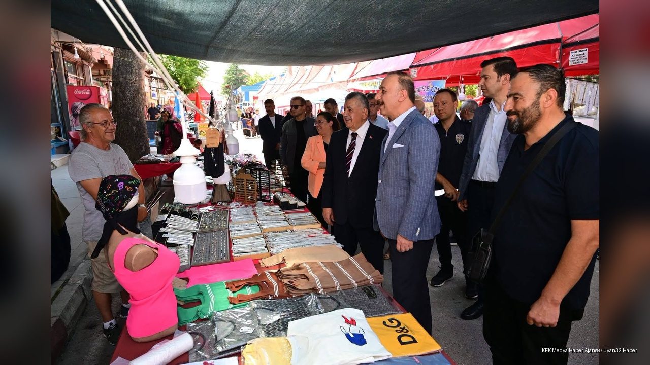 Vali Abdullah Erin, Üzüm Festivali'nde Vatandaşlarla Buluştu