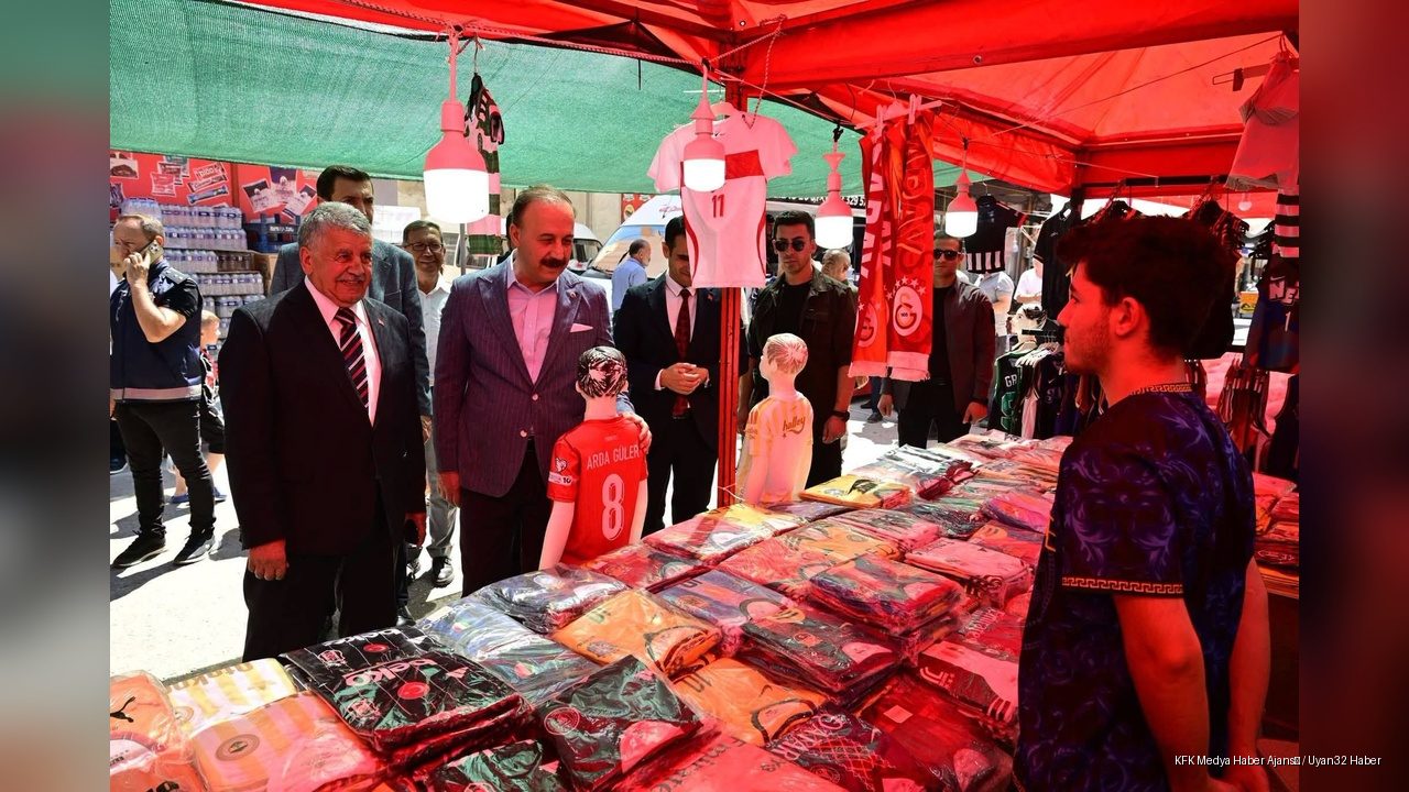 Vali Abdullah Erin, Üzüm Festivali'nde Vatandaşlarla Buluştu