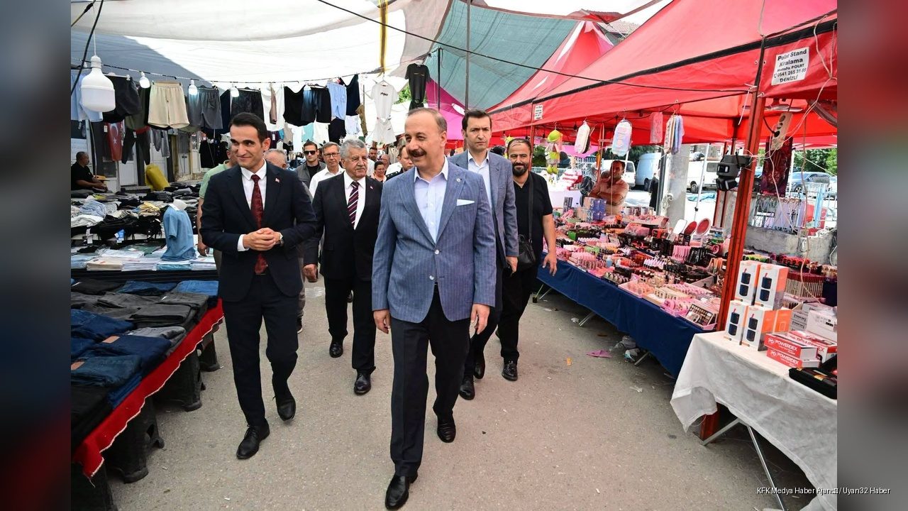 Vali Abdullah Erin, Üzüm Festivali'nde Vatandaşlarla Buluştu