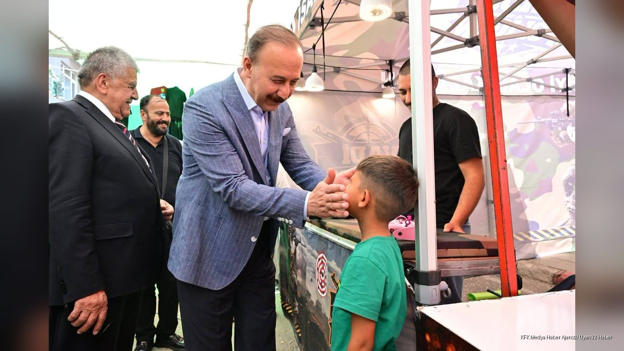 Vali Abdullah Erin, Üzüm Festivali'nde Vatandaşlarla Buluştu