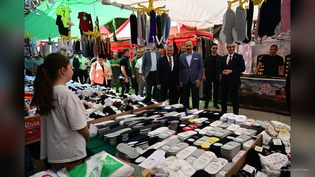 Vali Abdullah Erin, Üzüm Festivali'nde Vatandaşlarla Buluştu