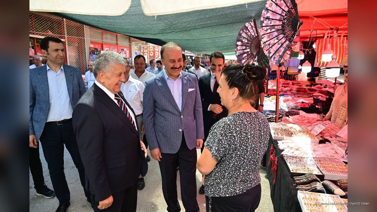 Vali Abdullah Erin, Üzüm Festivali'nde Vatandaşlarla Buluştu
