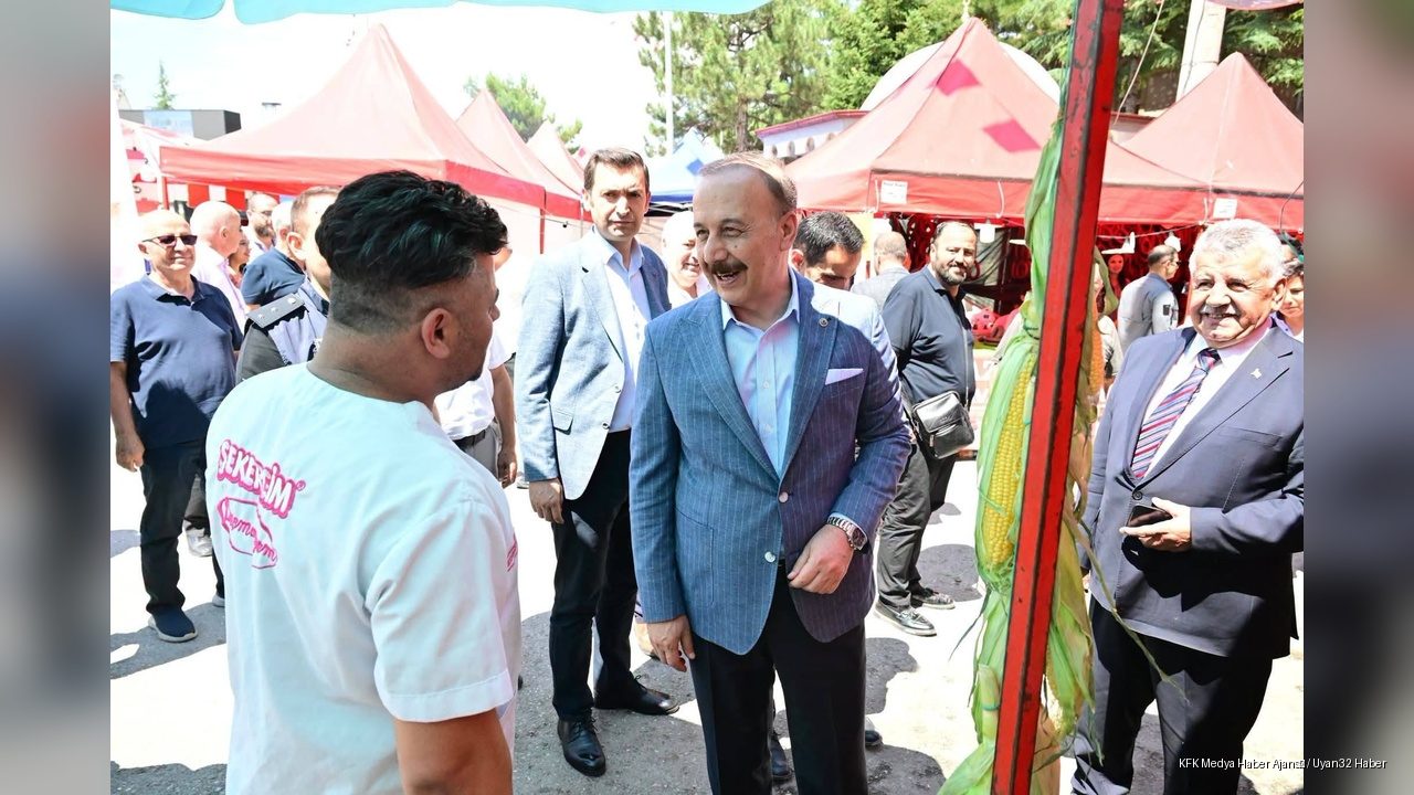 Vali Abdullah Erin, Üzüm Festivali'nde Vatandaşlarla Buluştu