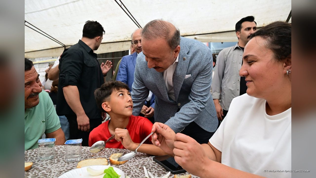 Vali Erin Çünür Mahallesi Aşure Programında Vatandaşlarla Buluştu