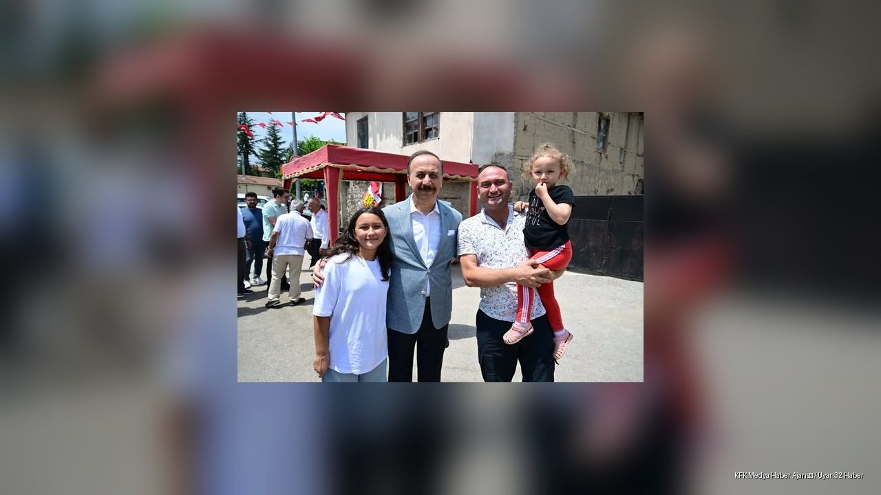 Vali Erin Çünür Mahallesi Aşure Programında Vatandaşlarla Buluştu