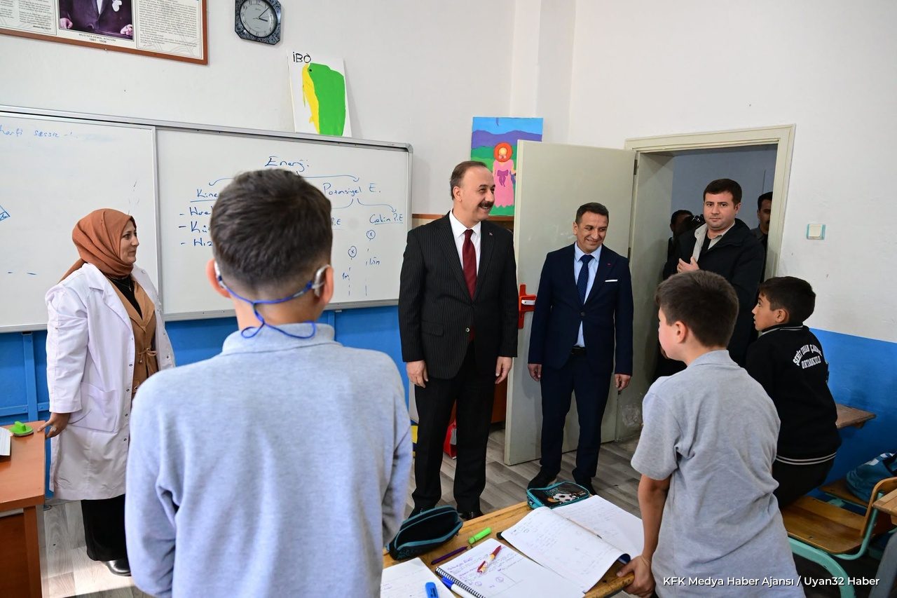 Vali Erin Gelendost’ta Öğrenci, Esnaf ve Vatandaşlarla Buluştu - Detay 2