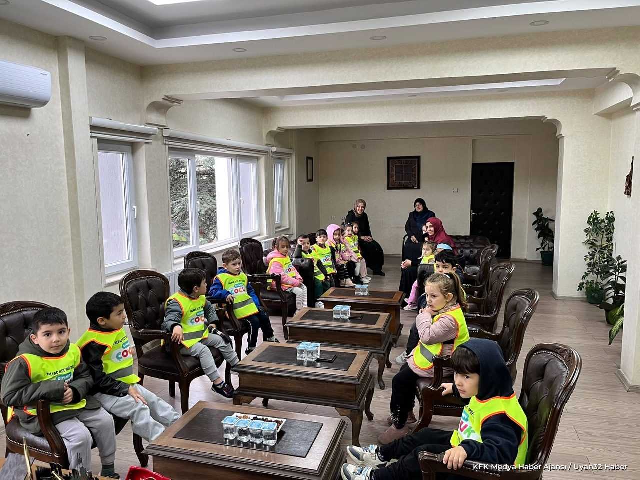 Yalvaç Kaymakamı Minik Öğrencileri Ağırladı