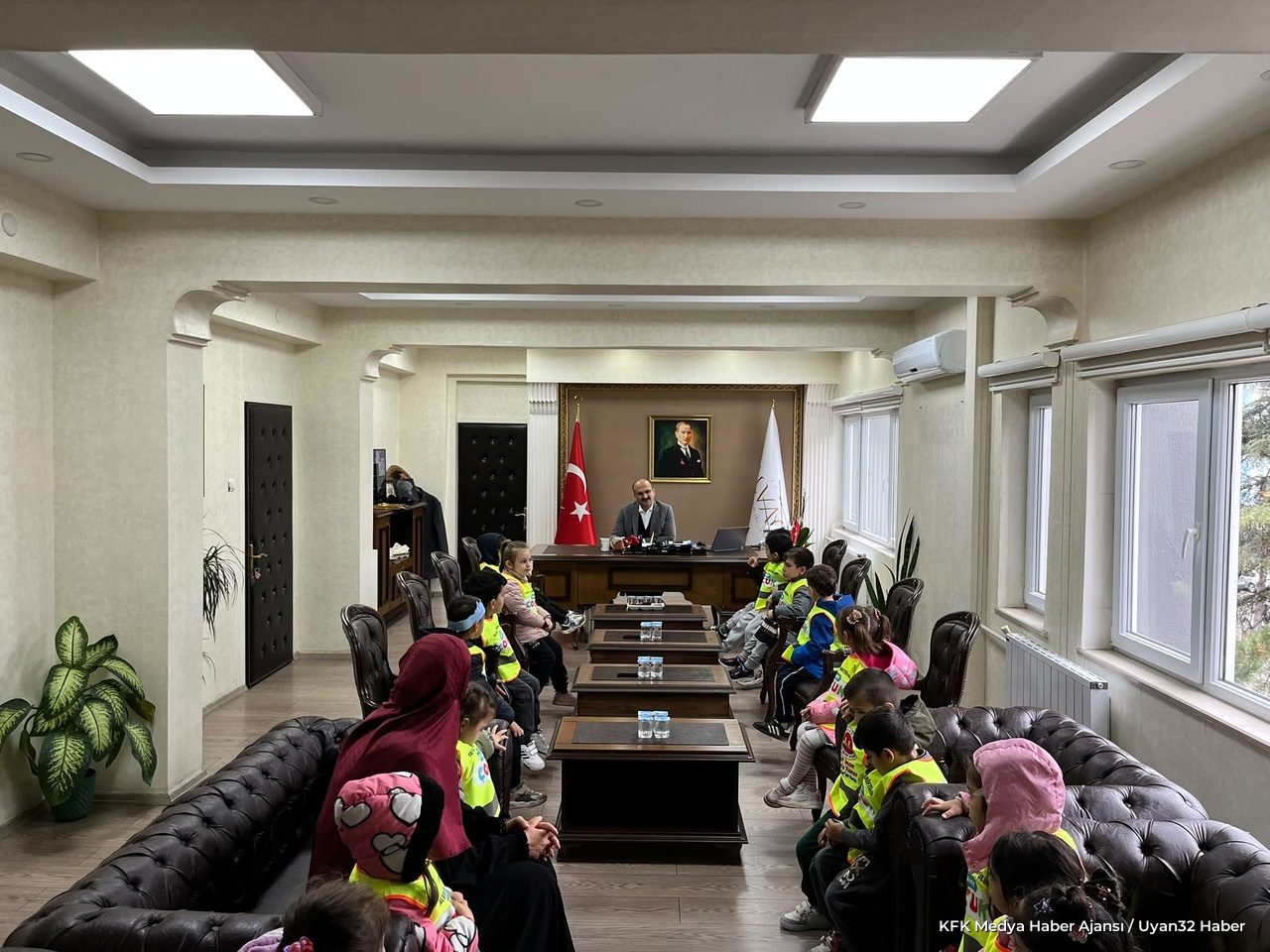 Yalvaç Kaymakamı Minik Öğrencileri Ağırladı - Detay 2