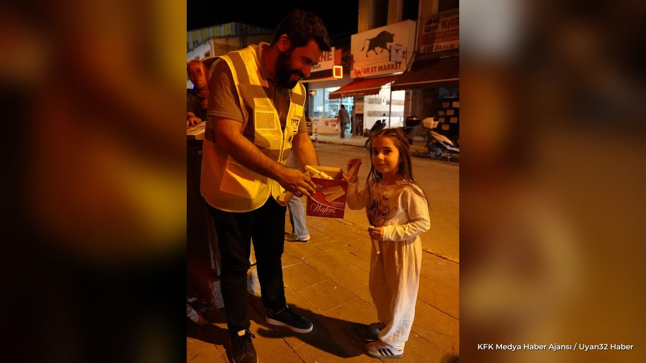 Mevlid Kandili'nde Başkan Kodal İkramda Bulundu