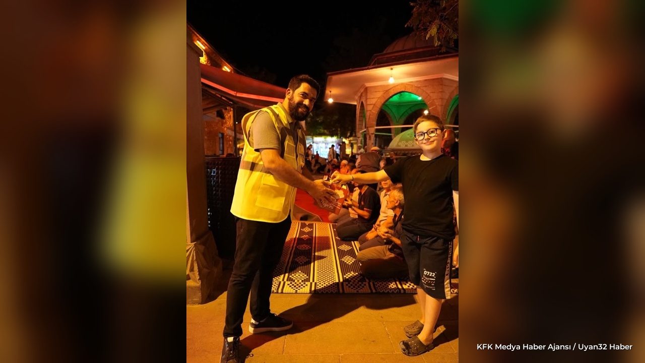 Mevlid Kandili'nde Başkan Kodal İkramda Bulundu