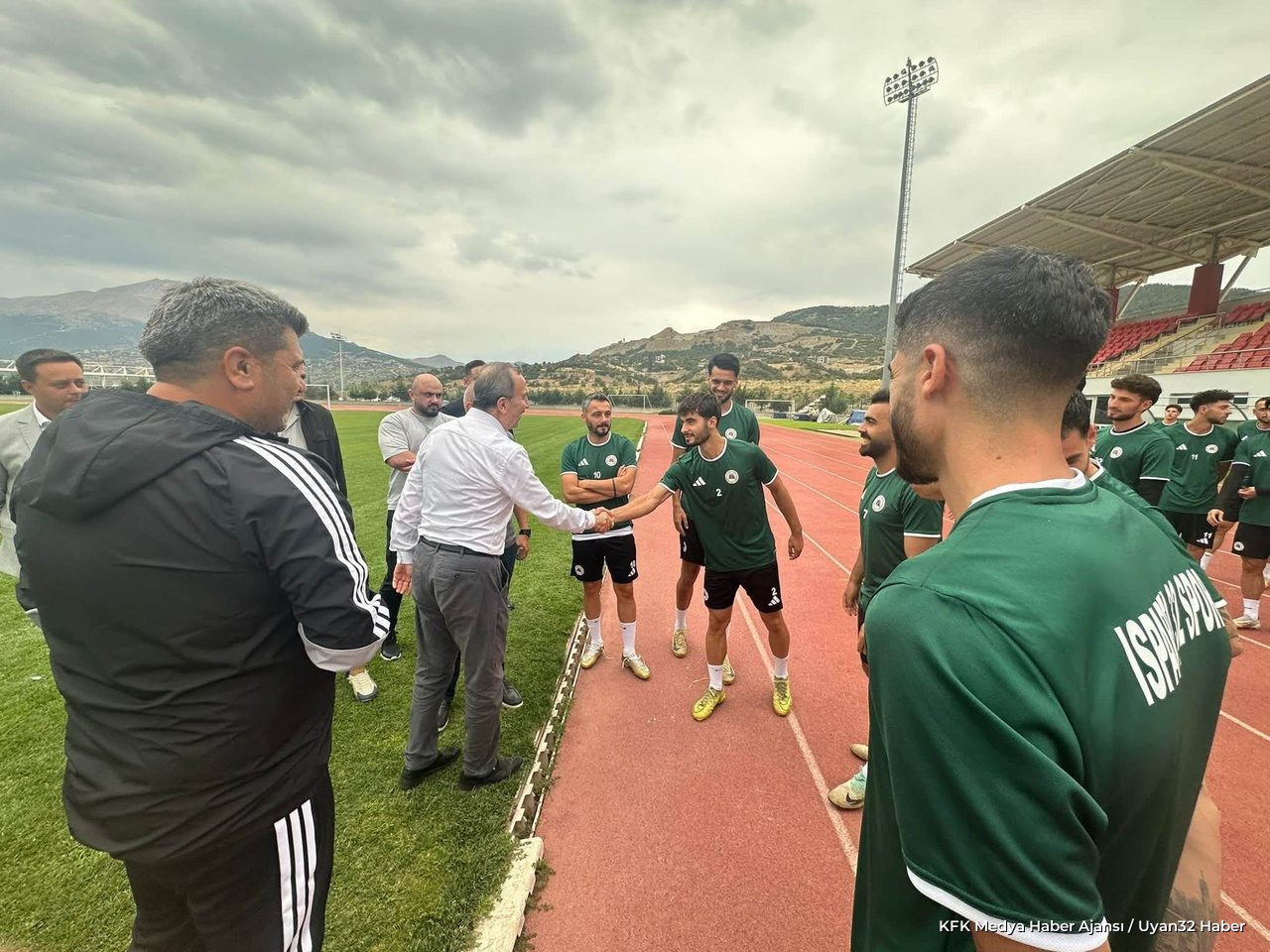 Yeni sezon öncesi sahaya indiler! Gökgöz'den Isparta 32 Spor'a moral ziyareti