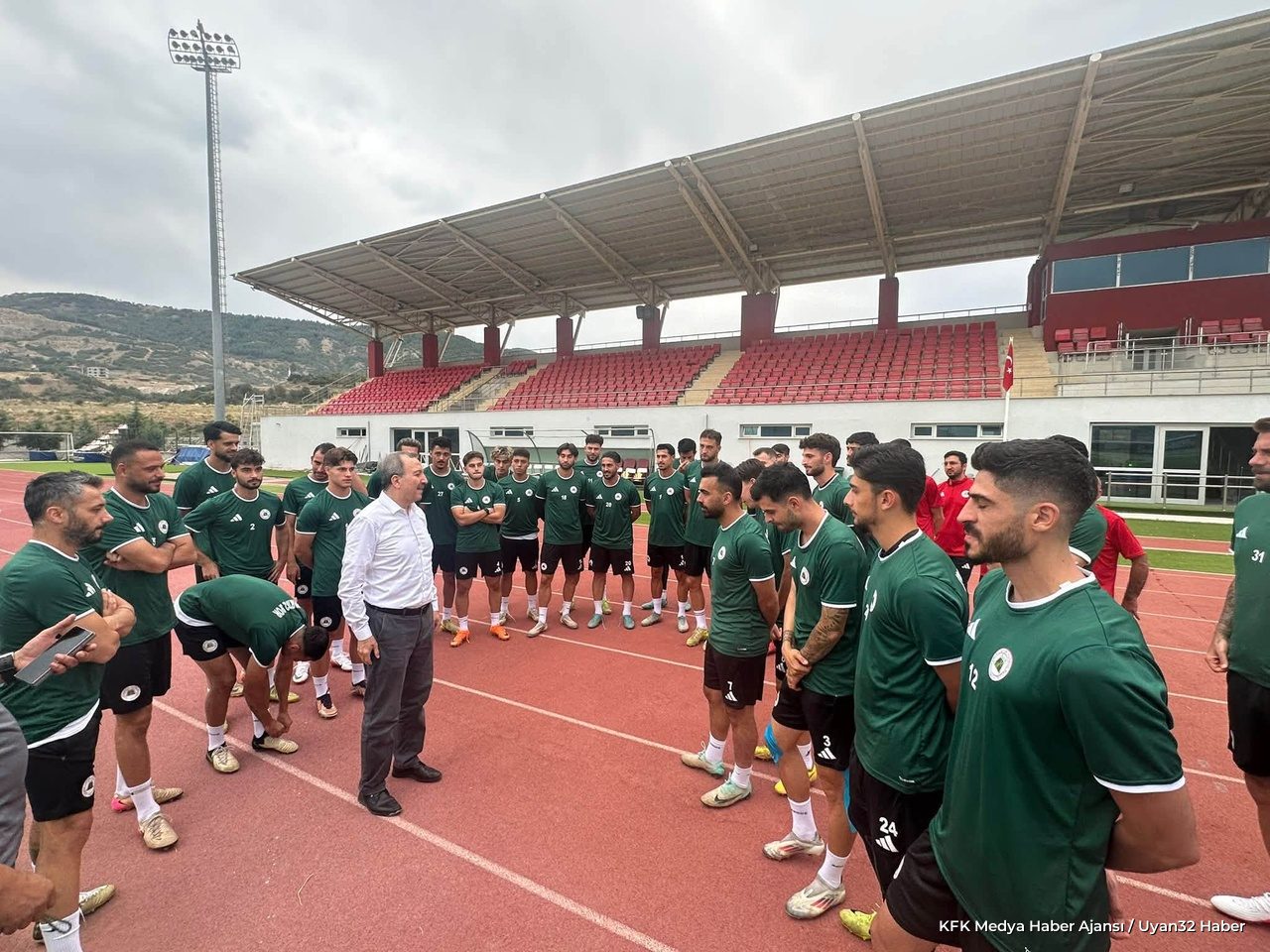 Yeni sezon öncesi sahaya indiler! Gökgöz'den Isparta 32 Spor'a moral ziyareti - Detay 2