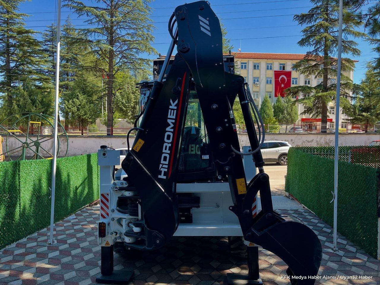 Yeni İş Makinesi Hizmete Girdi