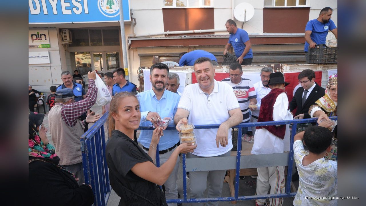 Yüzyıllardır Süren Gelenek: Tarihi Helva İkramı Yapıldı