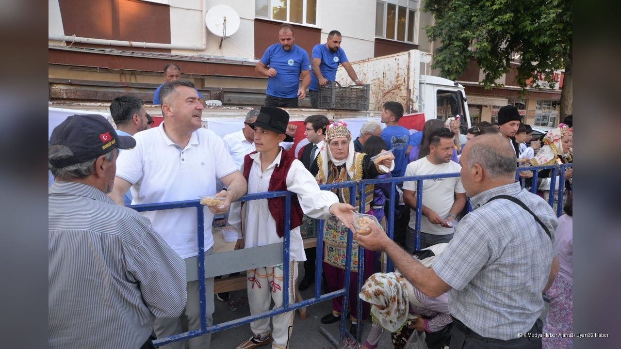 Yüzyıllardır Süren Gelenek: Tarihi Helva İkramı Yapıldı
