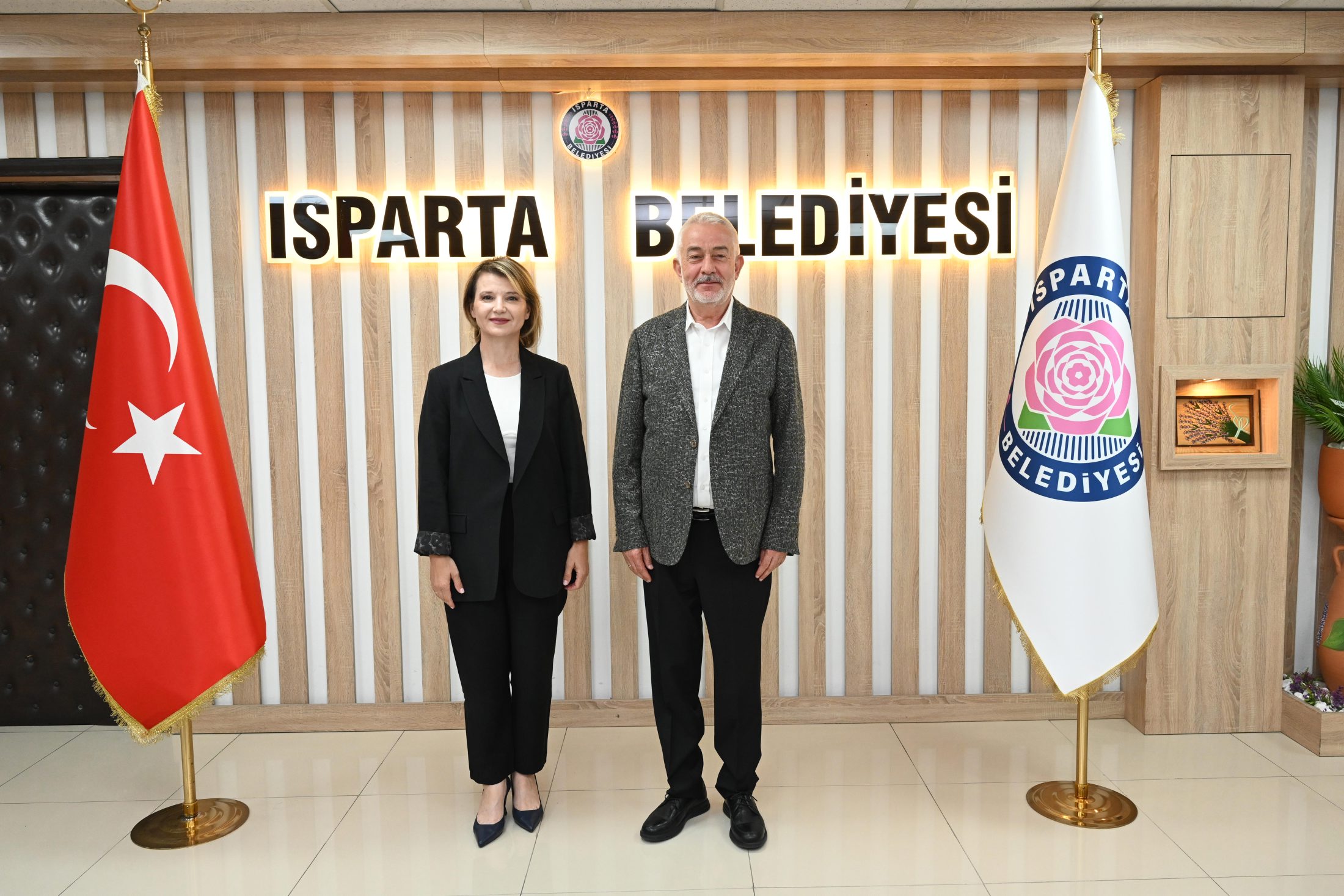 Gagavuz Milletvekili Ivanna Köksal'dan Isparta Belediyesi'ne Ziyaret